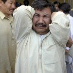Pakistani Shiite Muslims mourn the killi
