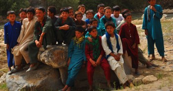به مناسبت روز جهانی کودک: روایتی از کودکان رنج School students gathering on friday