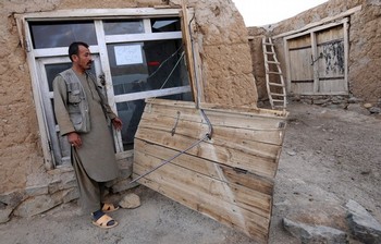 دکان تاراج شده توسط کوچیها