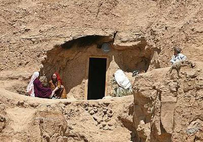 bamyan_cave_family