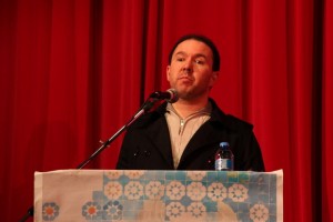 آقای وحید سخی در حال سخنرانی