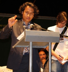 سخنرانی کامران میرهزار در کتابخانه عمومی شهر مدجین کلمبیا 