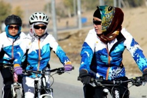 151123103432_bamiyan_bike_girls_624x415_bbc